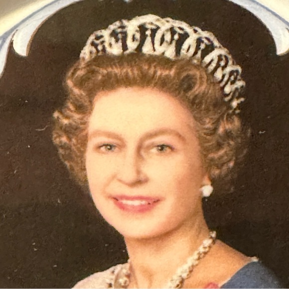 Queen Elizabeth II Silver Jubilee Trinket Dish Bone China Staffordshire England - Picture 4 of 10